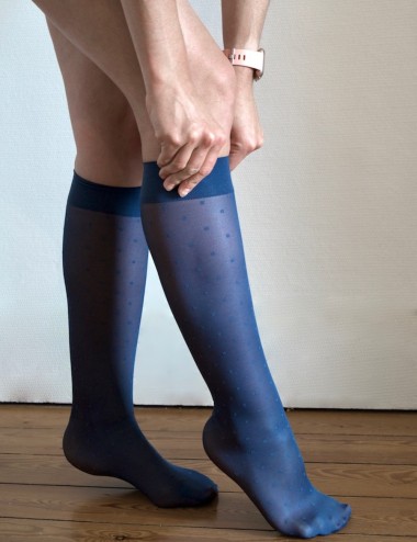 Les mi-bas parfaits - jambes légères, confortables, non comprimant, bleu ciel d'orage avec motifs petits carrés
