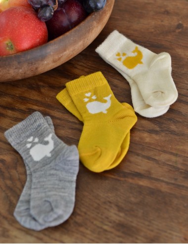Warm newborn socks for 0-3...